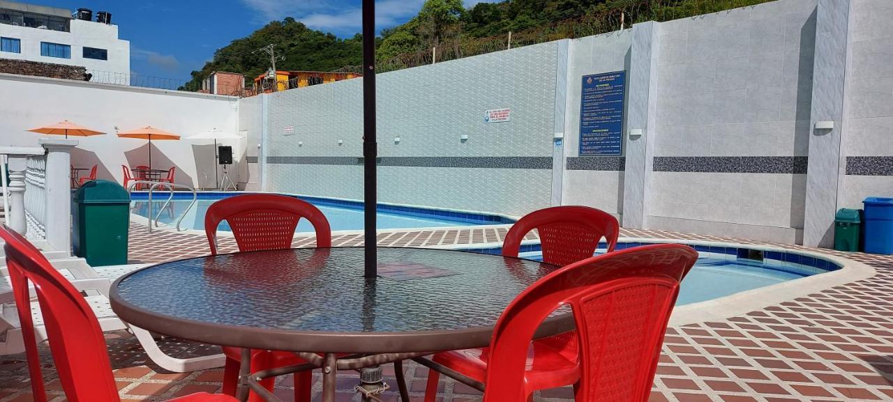 Hotel Emperador Barbosa  Exterior photo